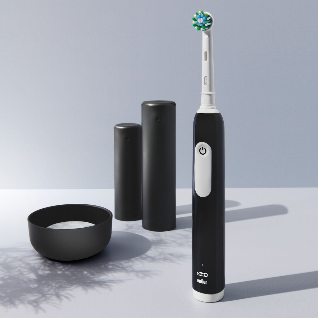 Oral-B Pro 1 Cross Action sort med reiseetui