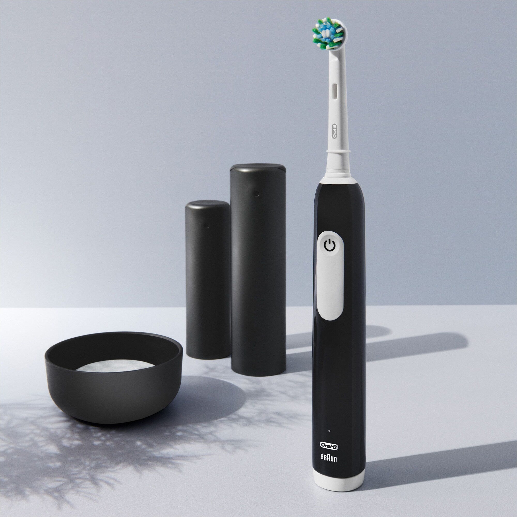 Oral-B Pro 1 Cross Action sort med reiseetui