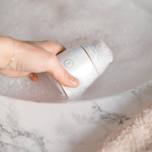 Last bilde inn i galleri  Revlon Ultimate Glow Clean and Make up Sonic Facial Brush