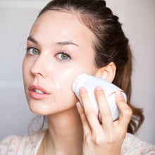 Last bilde inn i galleri  Revlon Ultimate Glow Clean and Make up Sonic Facial Brush