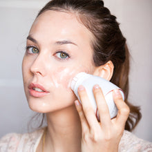 Last bilde inn i galleri  Revlon Ultimate Glow Clean and Make up Sonic Facial Brush
